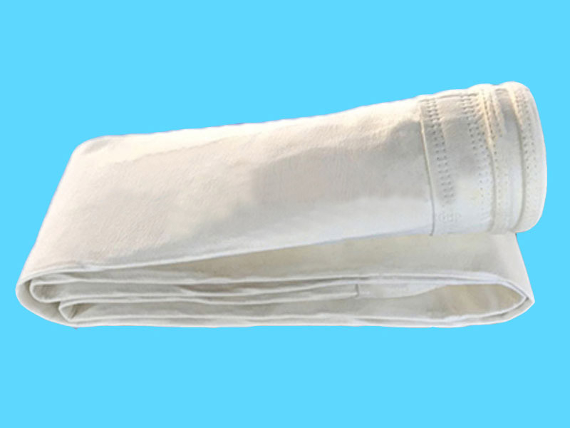 1753759326111839.jpg 防静电涤纶针刺毡滤袋.jpg