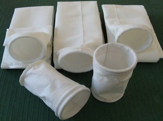 1762306101306773.jpg 覆膜涤纶高温除尘布袋.jpg