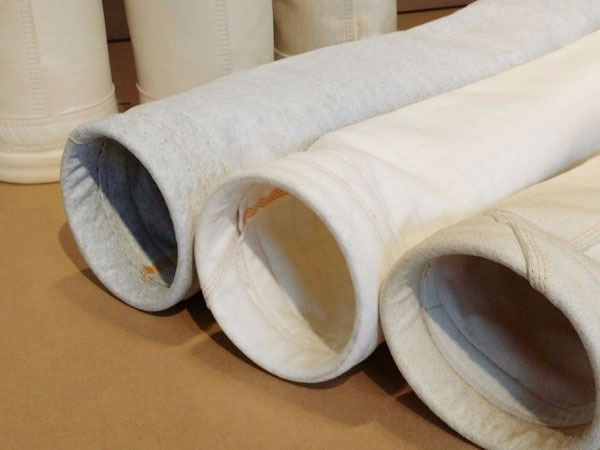 为什么涤纶防静电除尘布袋 “易清灰”